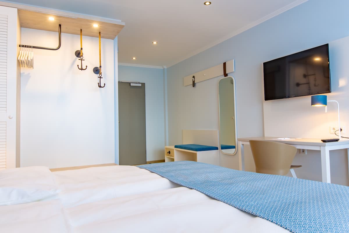 Habitación Confort | Ropa de cama de alta calidad y caja de seguridad en la habitación