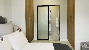 Apartment | 1 bedroom, in-room safe, iron/ironing board, free WiFi - The Blyde Crystal Lagoon Paradise (Pretoria)
