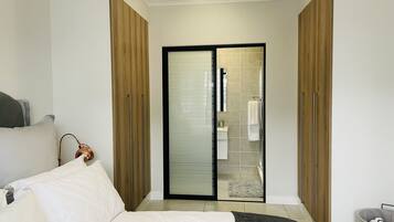1 bedroom, in-room safe, iron/ironing board, free WiFi