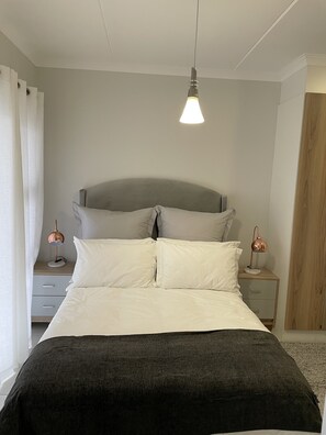 1 bedroom, in-room safe, iron/ironing board, free WiFi - The Blyde Crystal Lagoon Paradise (Pretoria)