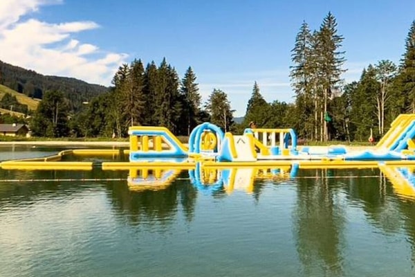 Plan d'eau, jeux gonflables