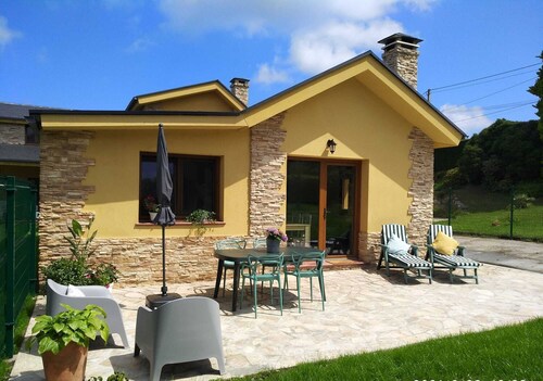 Casa con Jardín Individual y a 400 Metros de las Playas y Paseo Marítimo