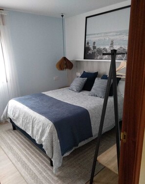 2 chambres, fer et planche à repasser, Wi-Fi, draps fournis