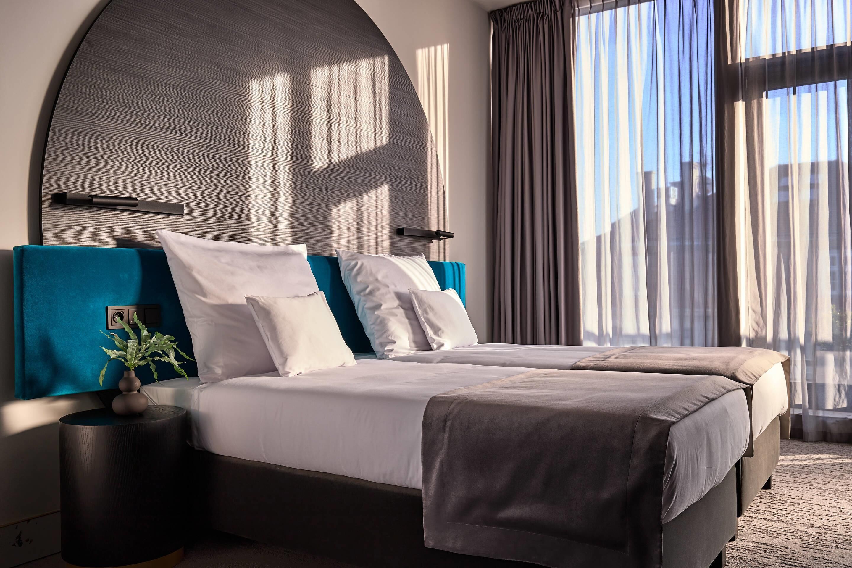Standard Room, 2 Twin Beds, Non Smoking | In-room safe, desk, laptop workspace, WiFi (free)