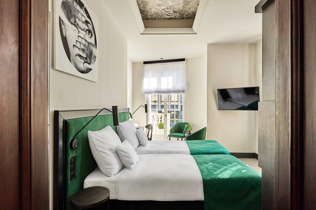 Suite, 1 King Bed with Sofa bed, Non Smoking | In-room safe, desk, laptop workspace, WiFi (free)