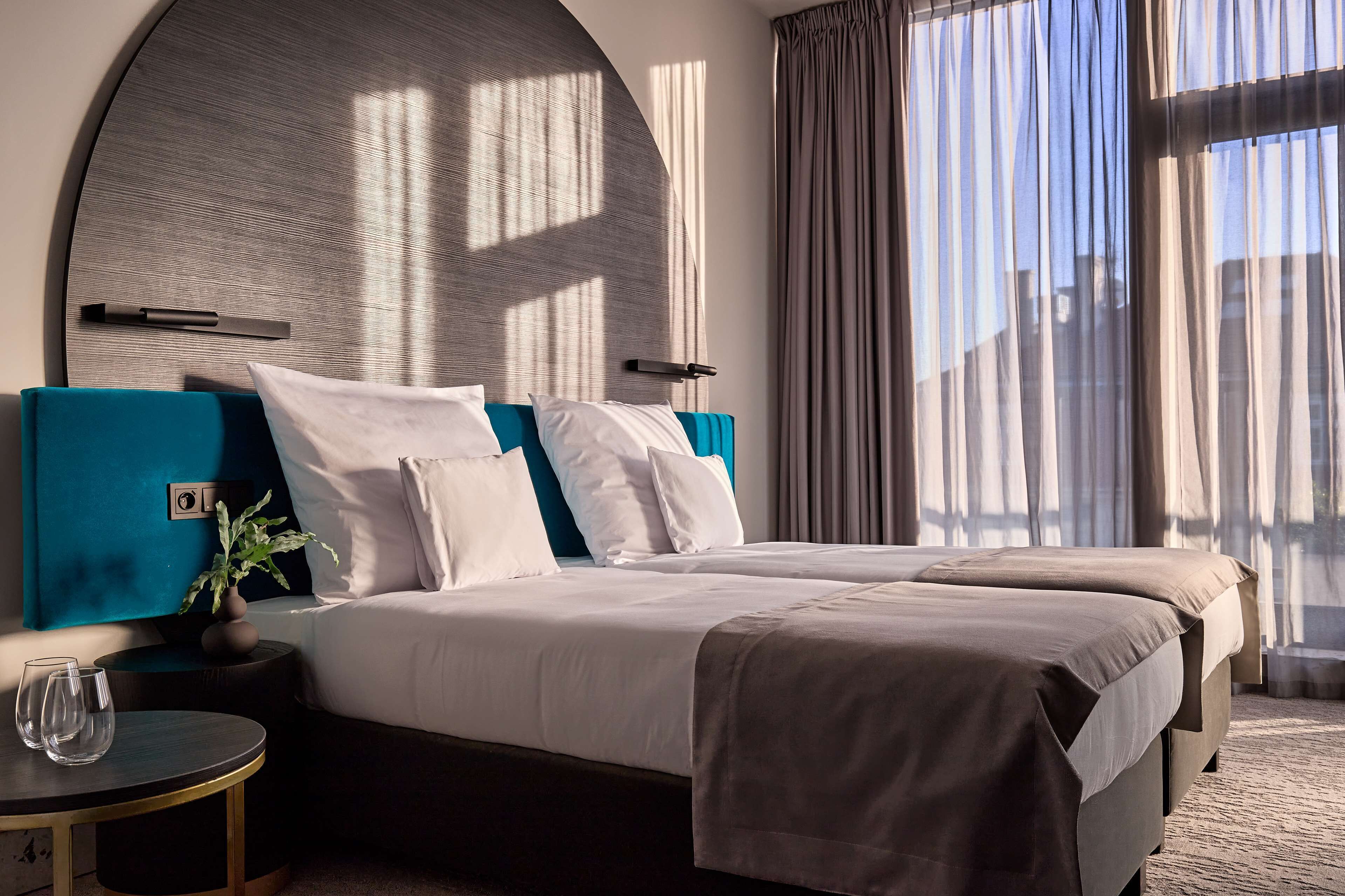 deluxe room, 2 single beds, non smoking | in-room safe, desk, laptop workspace, free wifi