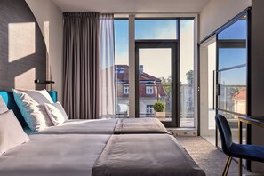 Deluxe Room, 2 Single Beds, Non Smoking | In-room safe, desk, laptop workspace, free WiFi