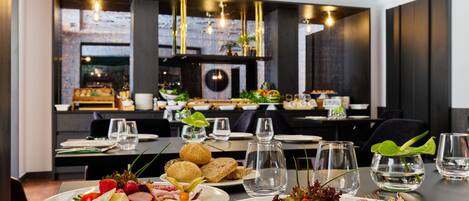 Tägliches Frühstücksbuffet (79 PLN pro Person)