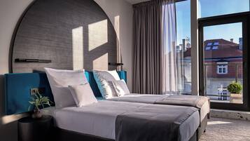 Deluxe Room, 2 Single Beds, Non Smoking | In-room safe, desk, laptop workspace, free WiFi