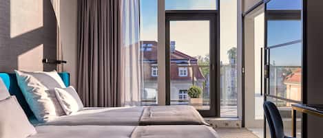 Deluxe Room, 2 Twin Beds, Non Smoking | 1 bedroom, in-room safe, desk, laptop workspace