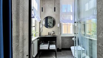 Kamar Superior, 2 Tempat Tidur Twin, Bebas Asap Rokok | Kamar mandi | Shower, pancuran hujan, perlengkapan mandi gratis, dan pengering rambut