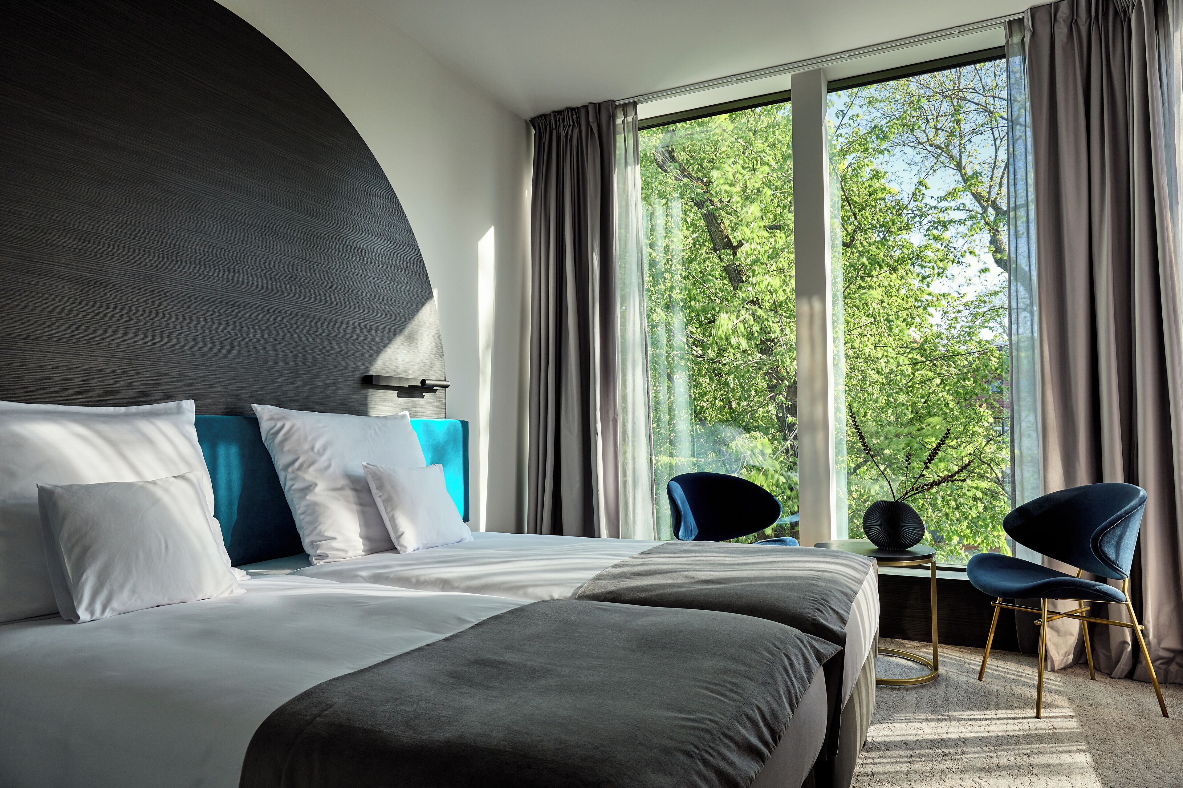 Standard Room, 2 Twin Beds, Non Smoking | In-room safe, desk, laptop workspace, free WiFi