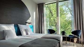 Standaard kamer, 2 eenpersoonsbedden, niet-roken | Een kluis op de kamer, een bureau, een laptopwerkplek, gratis wifi