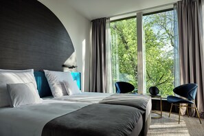 Standaard kamer, 2 eenpersoonsbedden, niet-roken | Een kluis op de kamer, een bureau, een laptopwerkplek, gratis wifi