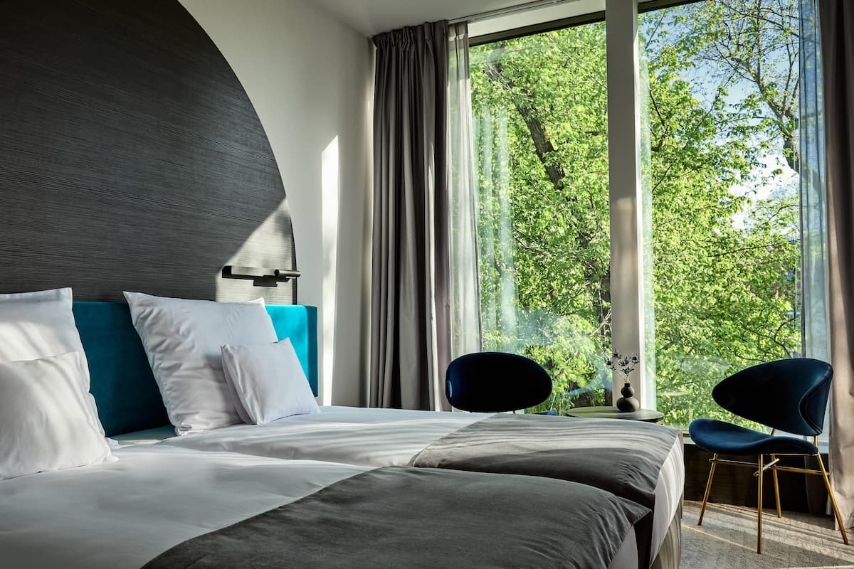 Chambre Standard, 2 lits une place, non-fumeurs | Coffres-forts dans les chambres, bureau