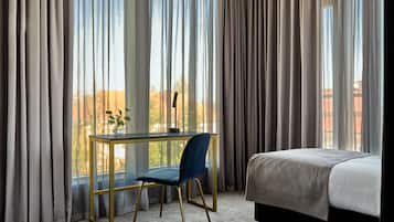Deluxe Room, 1 Twin Bed, Non Smoking | 1 bedroom, in-room safe, desk, laptop workspace