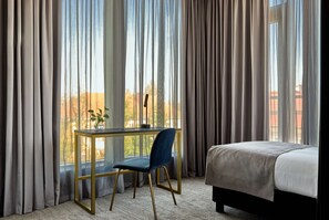 Deluxe Room, 1 Twin Bed, Non Smoking | 1 bedroom, in-room safe, desk, laptop workspace