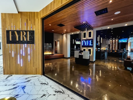 Restaurant. Crowne Plaza Kearney by IHG