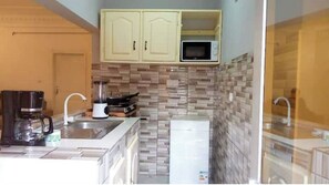 Fridge, microwave, coffee/tea maker, electric kettle