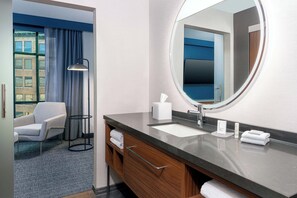 In-room safe, desk, laptop workspace, blackout drapes - Courtyard by Marriott Atlanta Midtown (Atlanta)