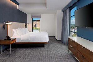 In-room safe, desk, laptop workspace, blackout curtains - Courtyard by Marriott Atlanta Midtown (Atlanta)