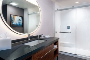 Free toiletries, hair dryer, towels, soap - Courtyard by Marriott Atlanta Midtown (Atlanta)