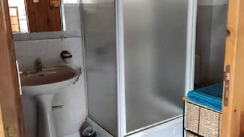 Bruser, hårtørrer, Toiletpapir