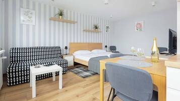 Iron/ironing board, WiFi, bed sheets