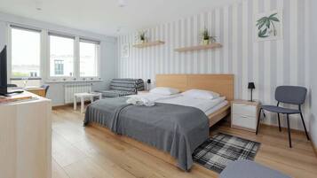 Iron/ironing board, WiFi, bed sheets