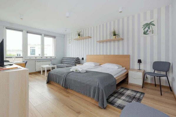 Iron/ironing board, WiFi, bed sheets