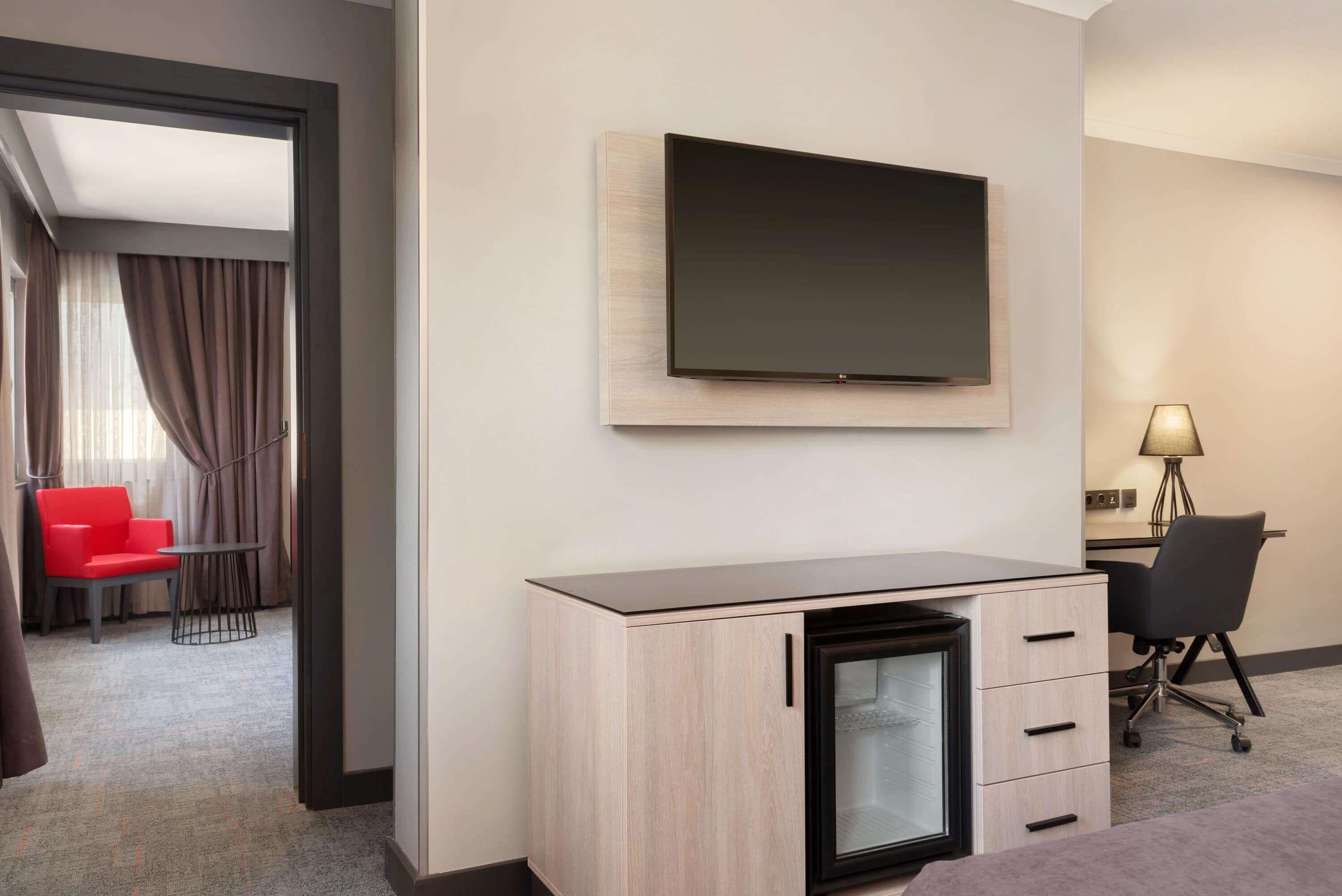 minibar, in-room safe, desk, laptop workspace