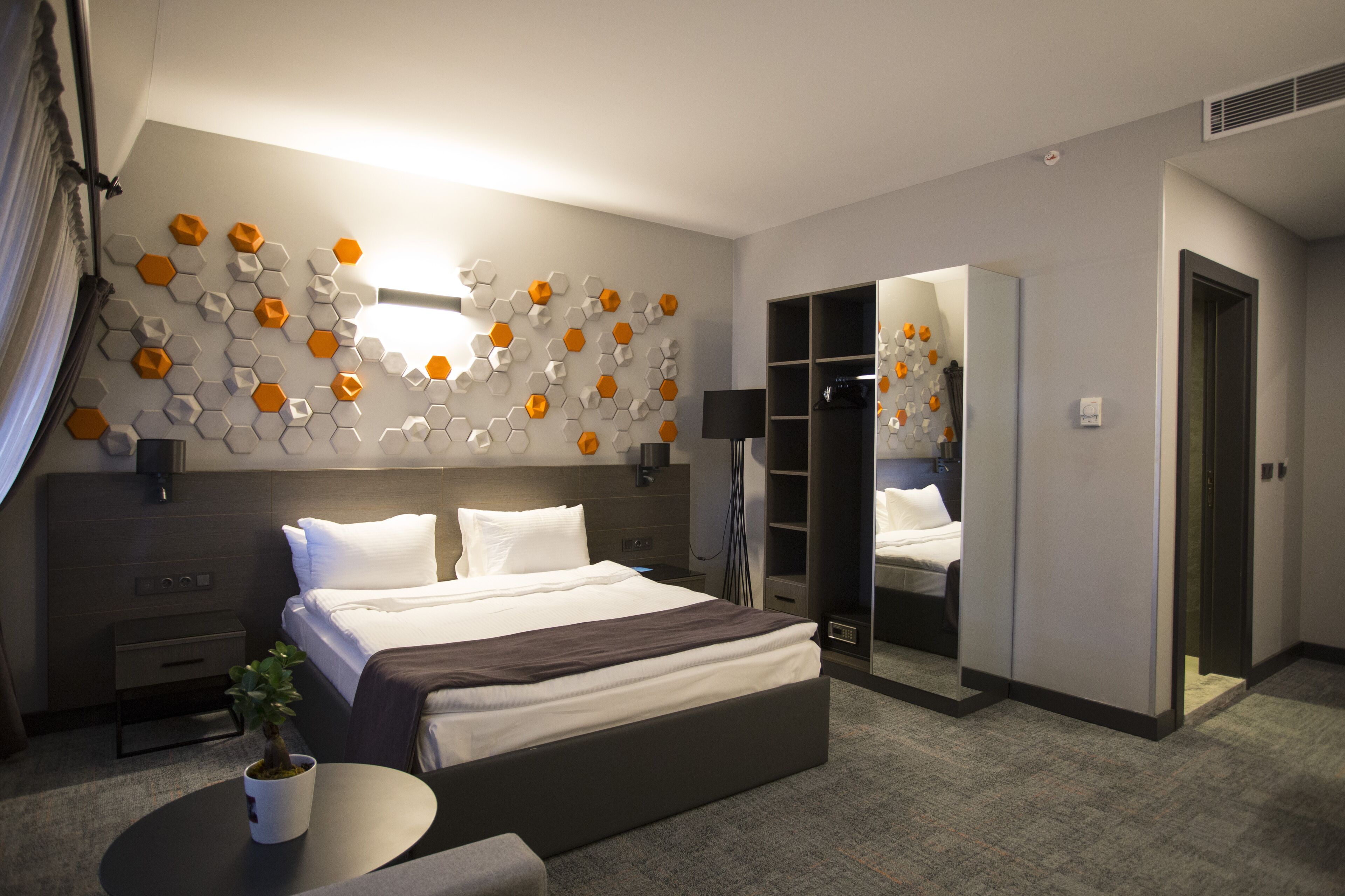 minibar, in-room safe, desk, laptop workspace