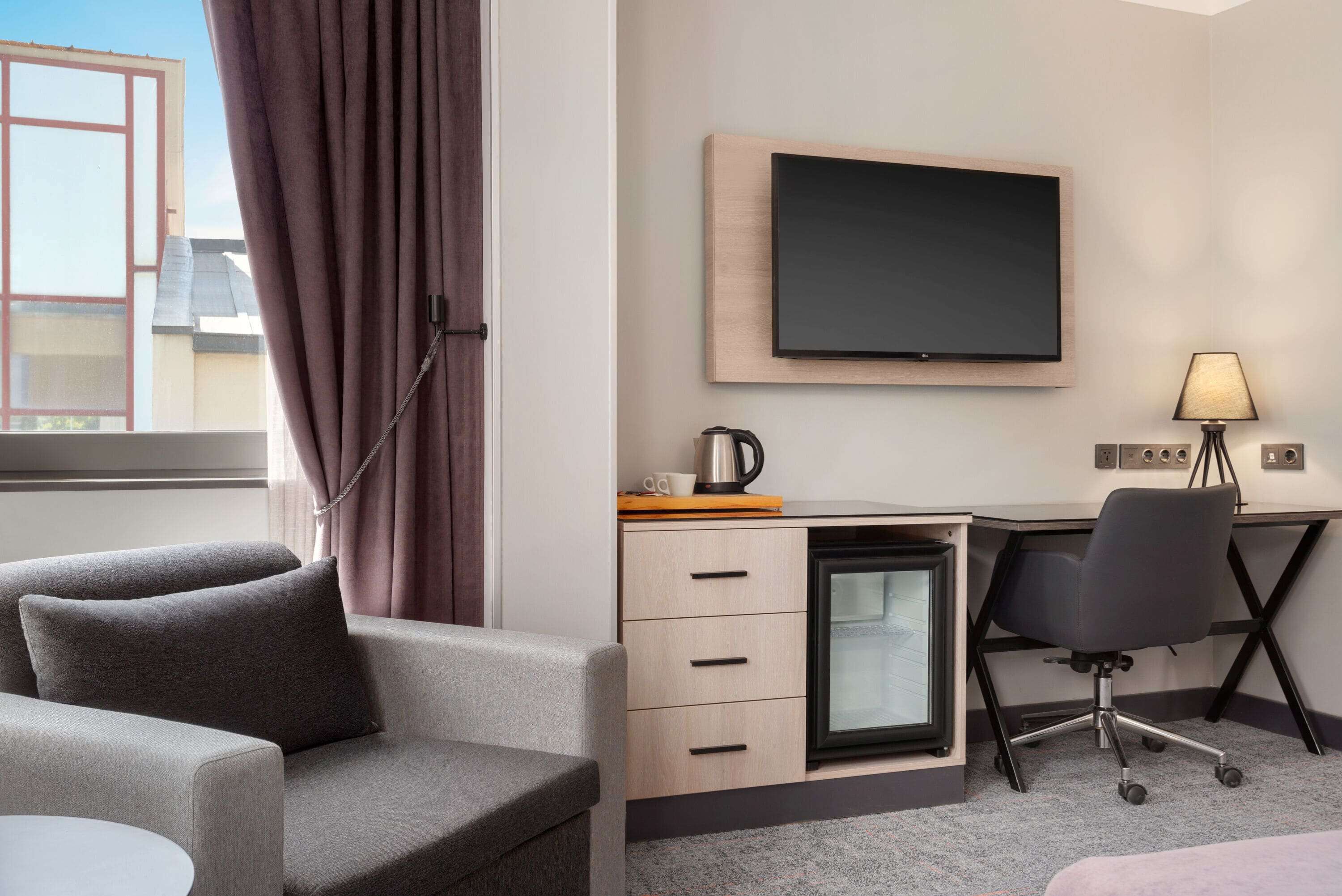 minibar, in-room safe, desk, laptop workspace