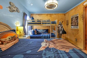 5 habitaciones, tabla de planchar con plancha y cuna de viaje 