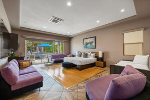 5 habitaciones, tabla de planchar con plancha y cuna de viaje