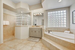 Combined shower/tub, jetted tub, hair dryer, towels