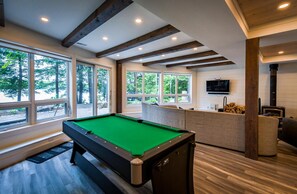 Games room - 4 bedrooms and 3 bathrooms on Clear Lake! (Parry Sound)