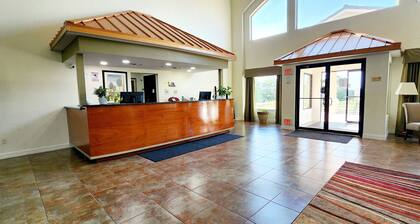 FairBridge Inn & Suites Canadian
