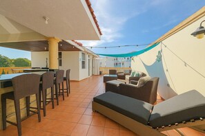 تناول الطعام بالخارج