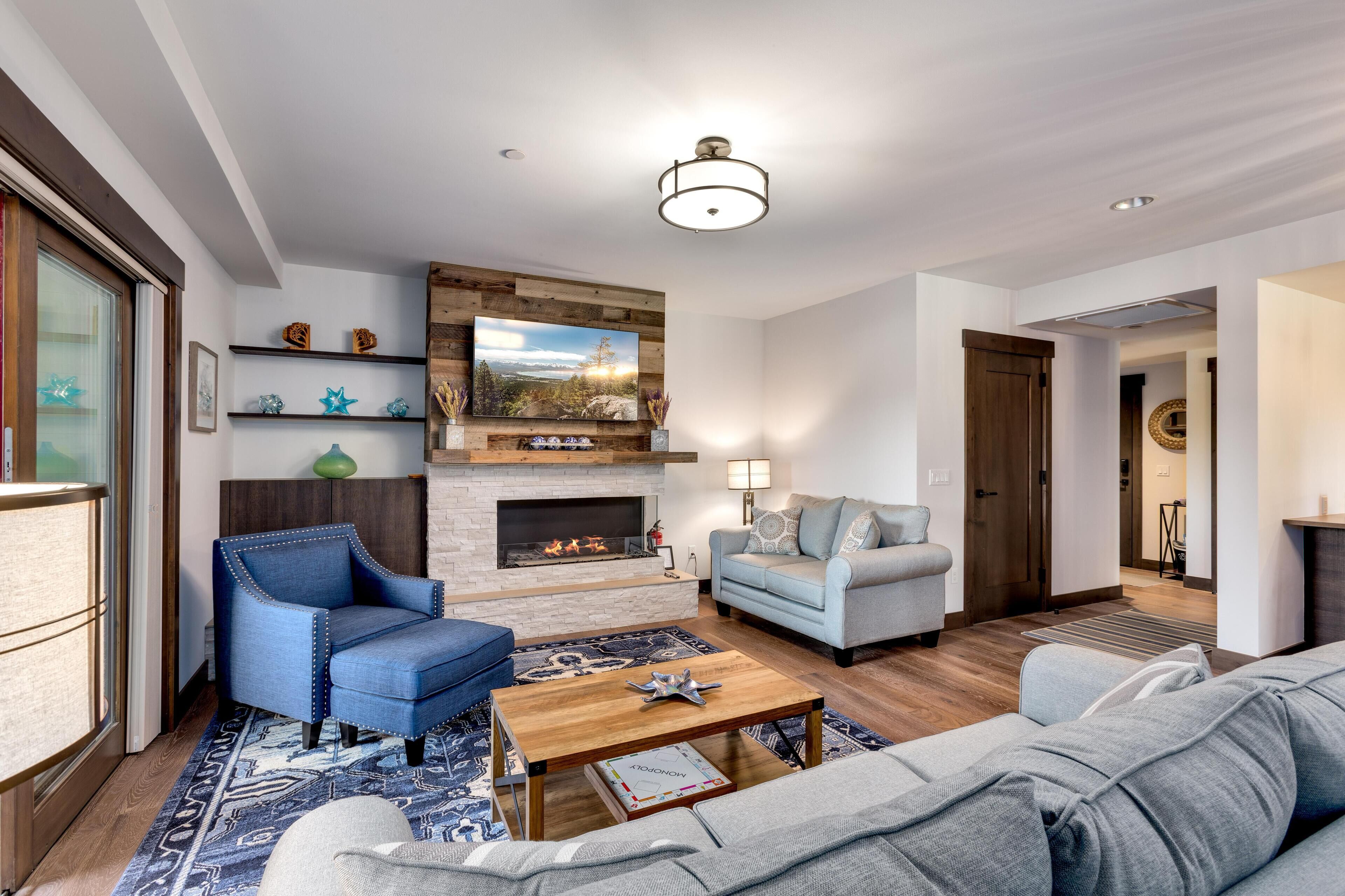 Luxurious Residence 1345 sqft. 2 bed, 2 bath in Private Lakefront Community