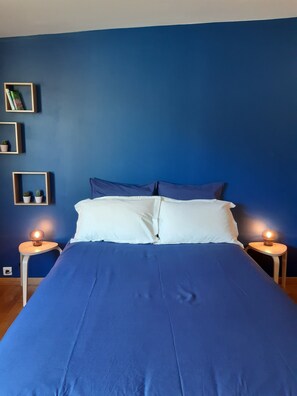 4 Schlafzimmer, Schreibtisch, Bügeleisen/Bügelbrett, Reisekinderbett
