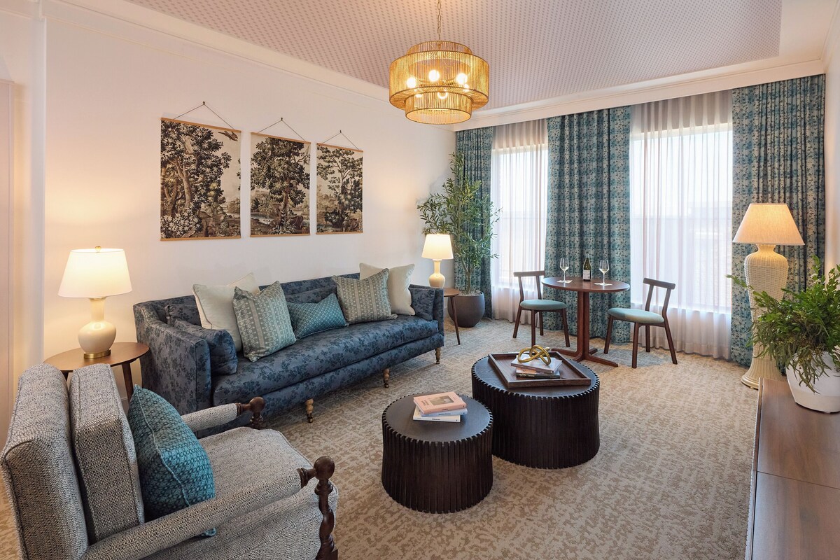 Premier-Suite, 1 King-Bett | Zimmersafe, Bügeleisen/Bügelbrett, kostenloses WLAN, Bettwäsche
