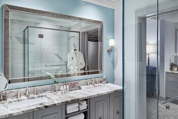 Shower, hair dryer, bathrobes, towels at The Loutrel