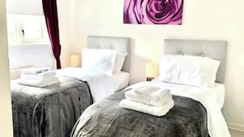 2 habitaciones, tabla de planchar con plancha, wifi y ropa de cama