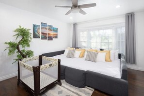 3 bedrooms, desk, iron/ironing board, travel crib