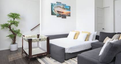 3 Bedroom 2 Bath House with Parking - 10 Guests