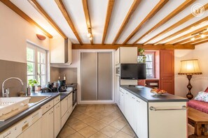 Microwave, oven, dishwasher - La Ferme de la Terve (BRUAILLES)