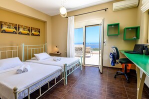 3 bedrooms, desk, iron/ironing board, free WiFi