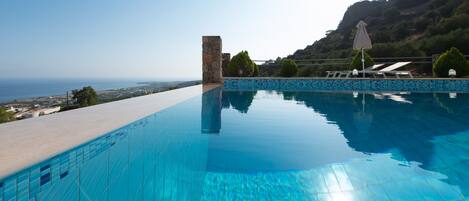 حمّام سباحة خارجي