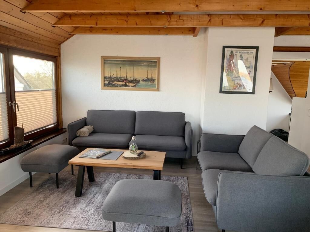 Smart-TV, Bücher, Stereoanlage, Drucker